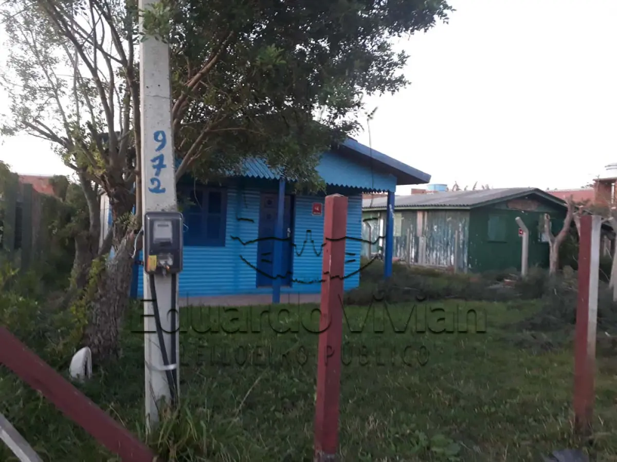 LOTE 001 - CASA EM BALNEÁRIO MAGISTÉRIO NA RUA TRIUNFO, 972