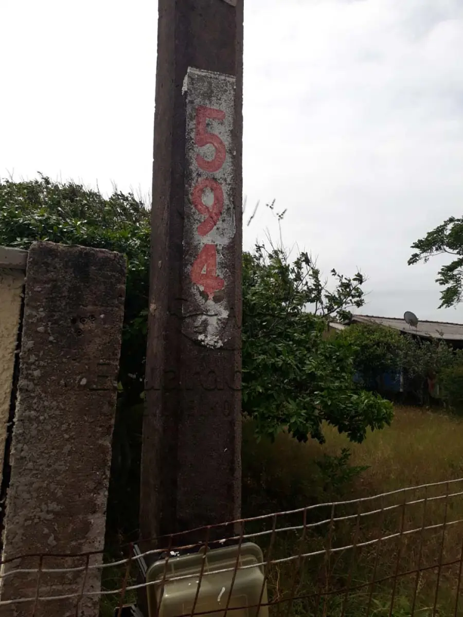 LOTE 02 - Uma casa de madeira, sem o terreno. Venda Somente da edificação.