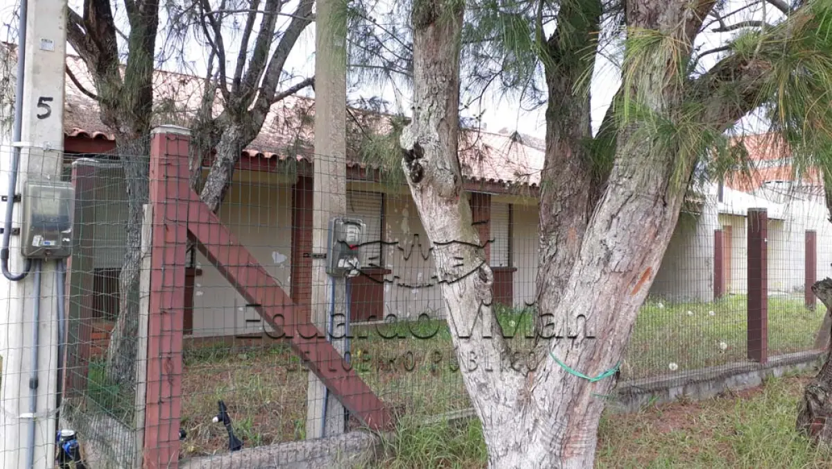 LOTE 001 - VENDA JUDICIAL DE RESIDÊNCIA EM ATLÂNTIDA SUL NA RUA ITAPEMA, 17.