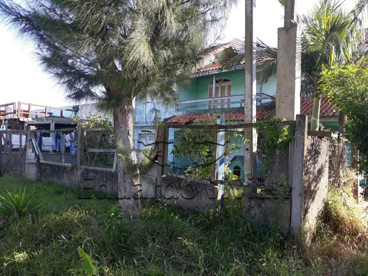 LOTE 001 - Casa em Tramandai, na Rua Andrade Neves, 2250