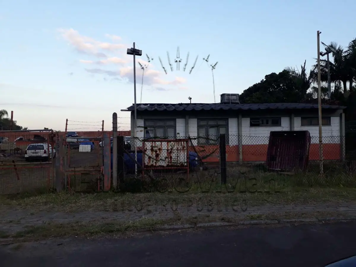 LOTE 001 - Em Terra de Areia, um imóvel com área de 3.385,70 m2 fazendo frente a BR 101, onde funcionou um deposito/venda de gás.