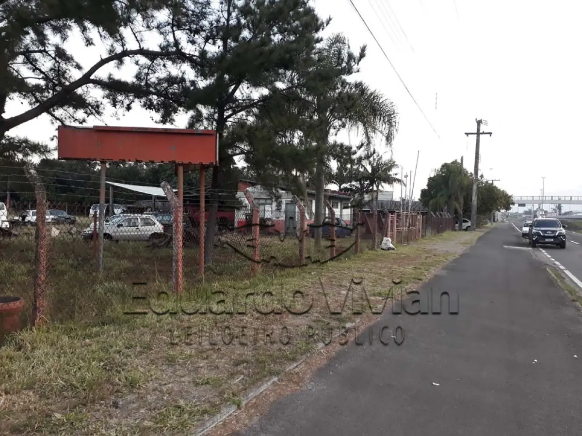 LOTE 001 - Em Terra de Areia, um imóvel com área de 3.385,70 m2 fazendo frente a BR 101, onde funcionou um deposito/venda de gás.