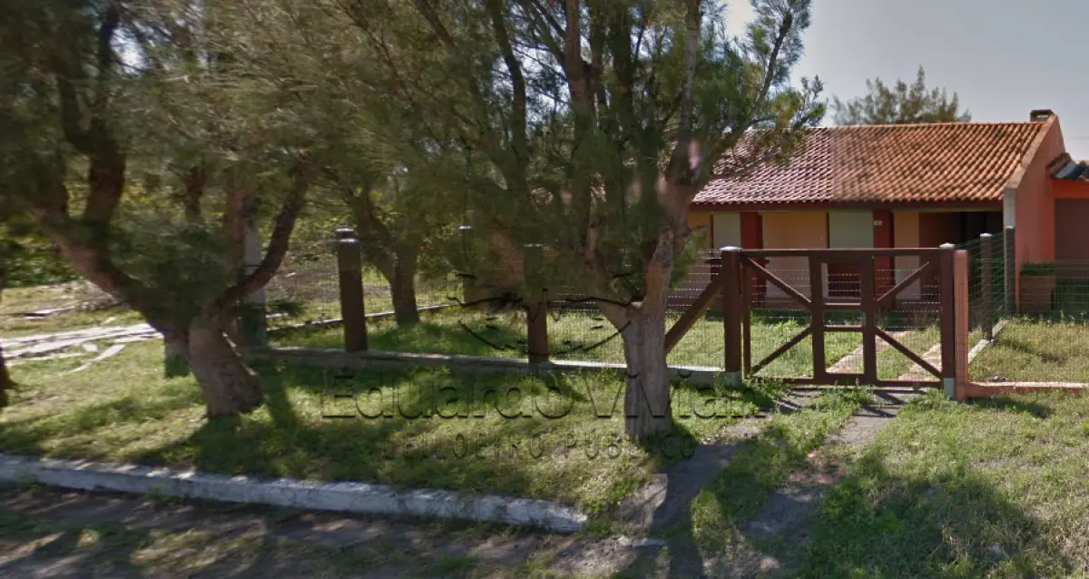 LOTE 001 - VENDA JUDICIAL DE RESIDÊNCIA EM ATLÂNTIDA SUL NA RUA ITAPEMA, 17.