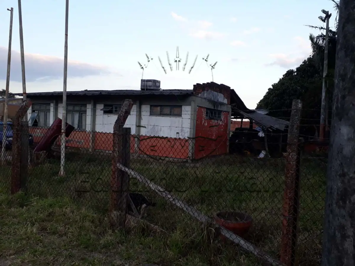 LOTE 001 - Em Terra de Areia, um imóvel com área de 3.385,70 m2 fazendo frente a BR 101, onde funcionou um deposito/venda de gás.