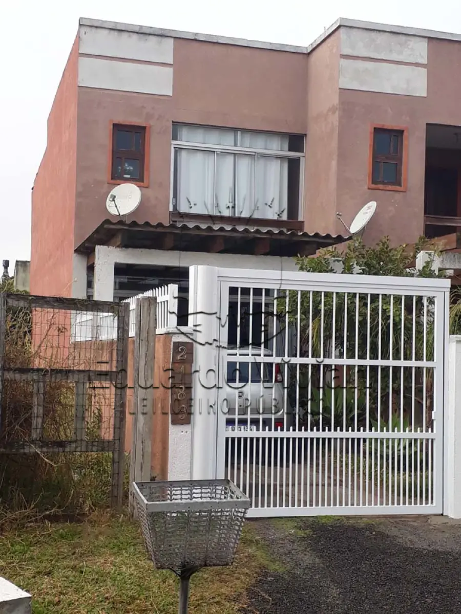 LOTE 001 - Casa número 01, situada na Rua Lagoa Vermelha, 2189