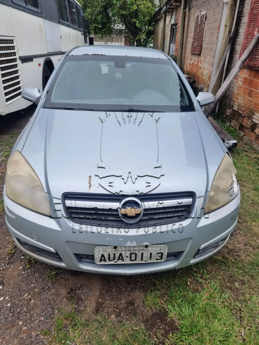 LOTE 001 - Veículo marca/modelo: GM/VECTRA SEDAN ELEGANCE Ano/modelo: 2006/2006 Placa: AUA0113 Chassi: 9BGAB69W06B220641 RENAVAM: 883645572.