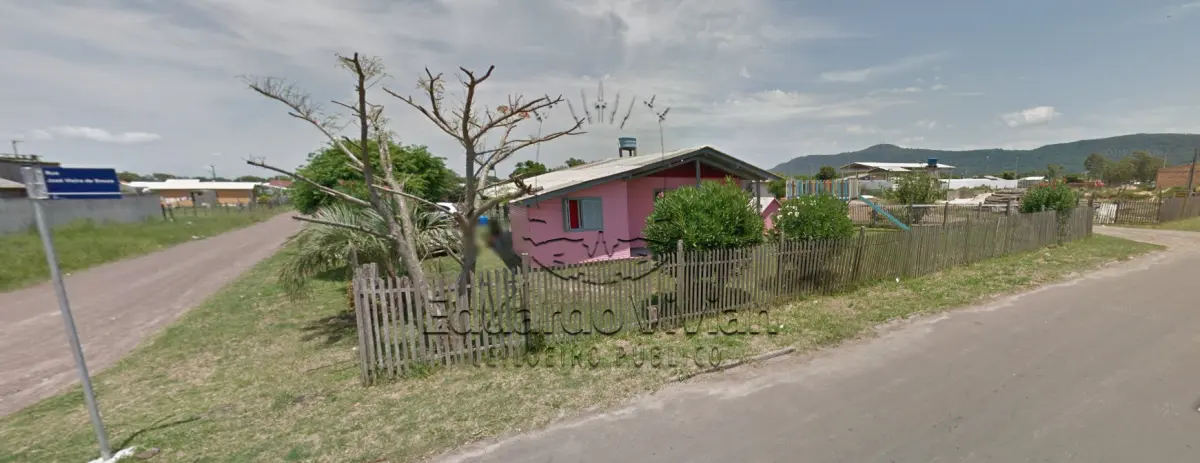 LOTE 001 - Em Osório, no Bairro Medianeira, na Rua José Vieira de Souza, 860, nas imediações da Vila Olímpica, os direitos que a parte executada possui sobre o lote identificado como sendo a Quadra 107, Lote 01.