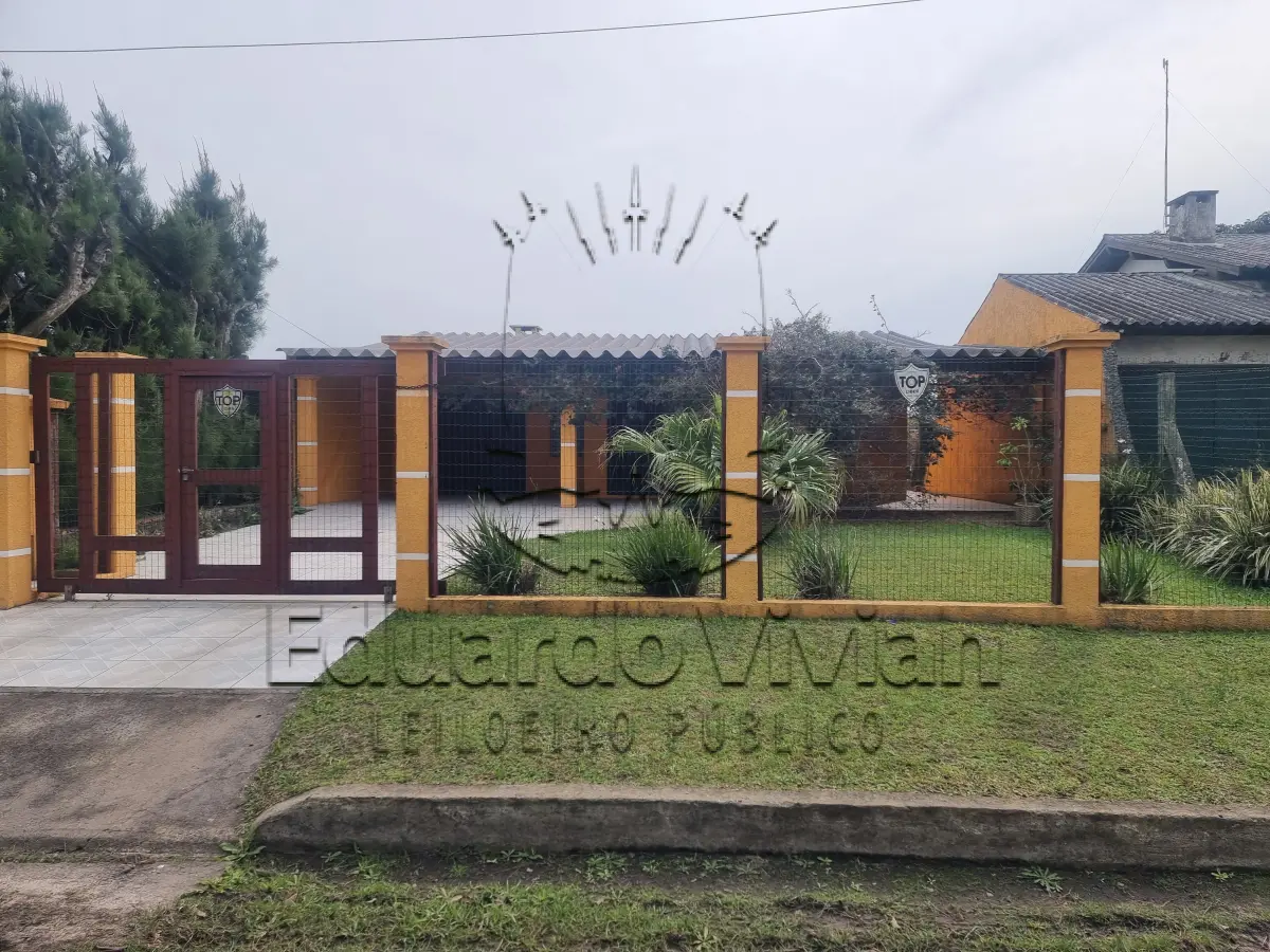 LOTE 001 - Em Imbé, no Balneário Presidente, na Rua Tiradentes, o Lote 25 da Quadra E-05, casa e terreno, a qual recebeu o número 1042.