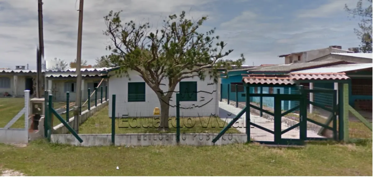 LOTE 001 - Em Balneário Pinhal, na Rua General Osório, nº 2795, um prédio residencial em alvenaria, com área total de 62,00m², e o respectivo terreno urbano, constituído de parte do lote nº 08, da quadra 47‐B, descrito na matrícula nº 28.143.