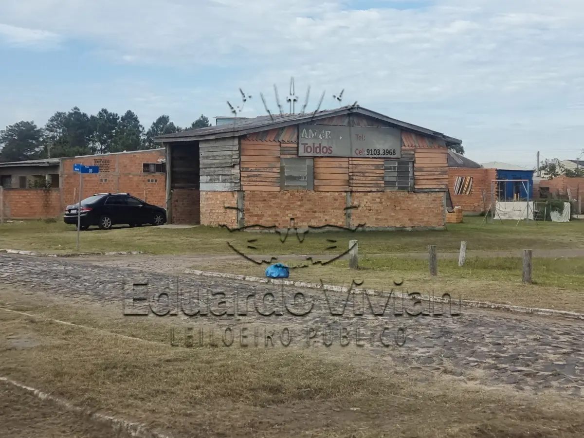 LOTE 001 - Um terreno urbano, situado nesta cidade de Imbé, com acesso pela Rua 30, Balneário Harmonia, bem próximo a RS 786, área total de 301,25 m2, com 12,05 metros de frente por 25,00 metros de frente a fundos, com suas medidas, limites e confrontações devidamente descritas junto a Matrícula do Imóvel nº 55.740