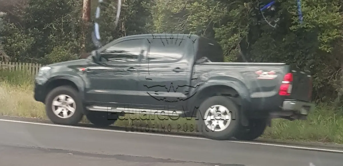 LOTE 001 - I/TOYOTA HILUX CD4X4 SR Ano/modelo: 2015/2015 Placa: IWU1299 Chassi: 8AJFY22GXF8026221 RENAVAM: 1062494200