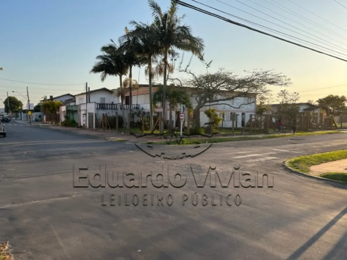 LOTE 001 - Em Capão da Canoa, zona central, na Rua Andira, nº 2233, terreno urbano com 900,00 m2 de área.