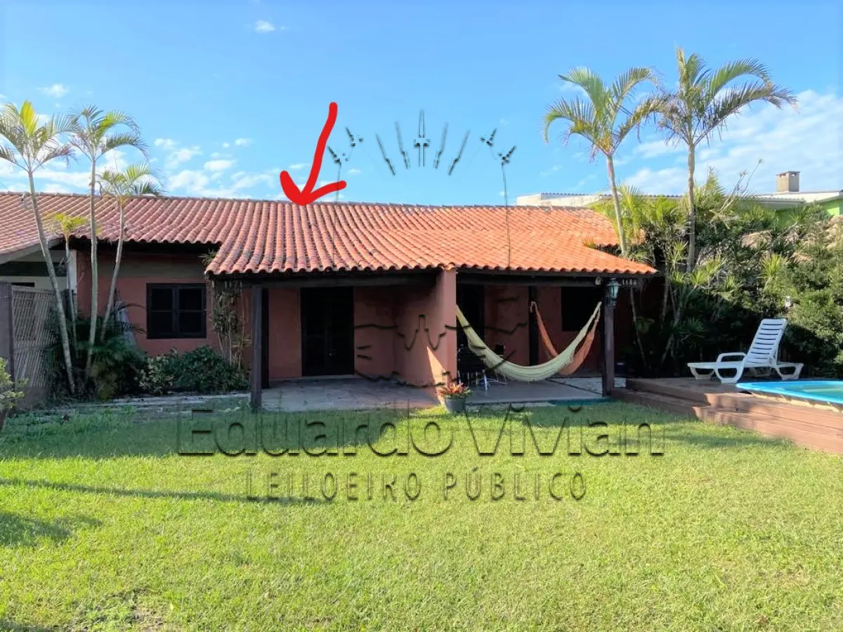 LOTE 001 - Em Imbé, os direitos que o executado possui sobre o imóvel localizado na Rua David Canabarro nº 1171, Casa 01.