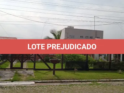 LOTE 001 - VENDA JUDICIAL DE CASA EM BALNEÁRIO PINHAL NA RUA 06. O imóvel faz frente a Rua David Canabarro, 1040.