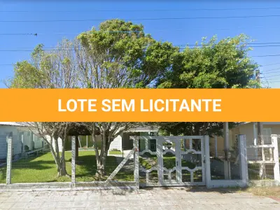 LOTE 02 - "Uma casa em alvenaria com garagem, localizada na Travessa Padre Feijó, 1179, em Tramandaí
