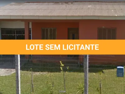 LOTE 02 - VENDA JUDICIAL DE RESIDÊNCIA EM BALNEÁRIO MAGISTERIO NA RUA VIAMÃO, 1164.