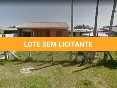 LOTE 02 - VENDA JUDICIAL DE RESIDÊNCIA EM BALNEÁRIO MAGISTERIO NA RUA VIAMÃO, 1164.