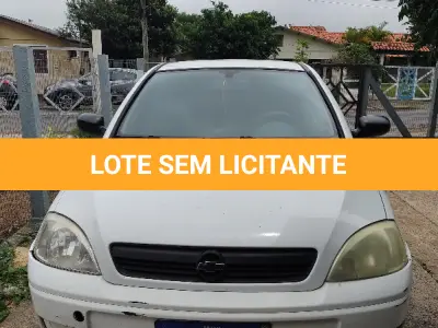LOTE 001 - Veículo marca/modelo: GM/CORSA HATCH Ano/modelo: 2002/2003 Placa: IKW6I48