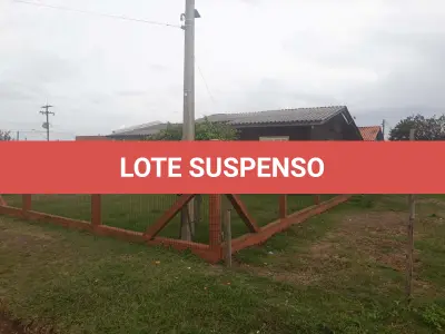 LOTE 003 - VENDA JUDICIAL DE RESIDÊNCIA EM BALNEÁRIO HARMONIA, NA RUA 28, Nº 74