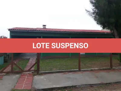 LOTE 001 - VENDA JUDICIAL DE RESIDÊNCIA NA PRAIA DE MARISTELA NA RUA LOBO DO MAR, Nº 300.
