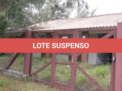 LOTE 001 - VENDA JUDICIAL DE RESIDÊNCIA EM ATLÂNTIDA SUL NA RUA ITAPEMA, 17.