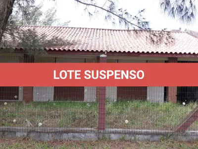 LOTE 001 - VENDA JUDICIAL DE RESIDÊNCIA EM ATLÂNTIDA SUL NA RUA ITAPEMA, 17.