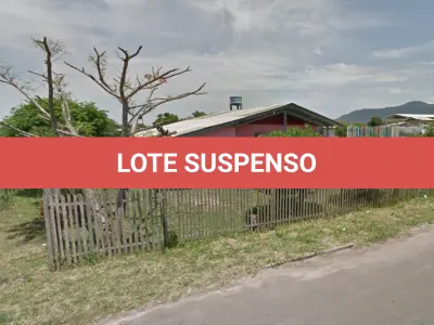 LOTE 001 - Em Osório, no Bairro Medianeira, na Rua José Vieira de Souza, 860, nas imediações da Vila Olímpica, os direitos que a parte executada possui sobre o lote identificado como sendo a Quadra 107, Lote 01.