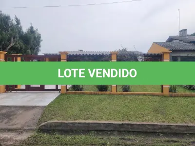 LOTE 001 - Em Imbé, no Balneário Presidente, na Rua Tiradentes, o Lote 25 da Quadra E-05, casa e terreno, a qual recebeu o número 1042.