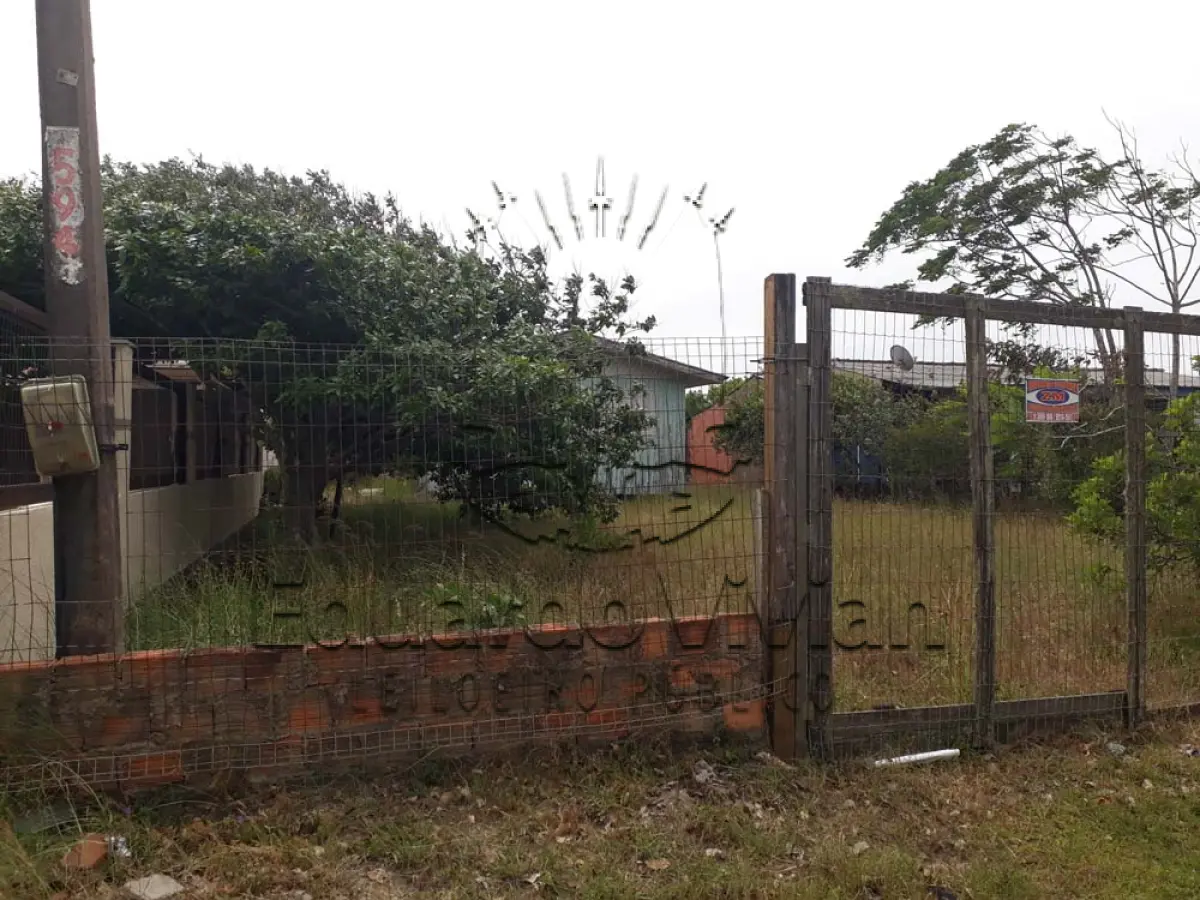 LOTE 02 - Uma casa de madeira, sem o terreno. Venda Somente da edificação.