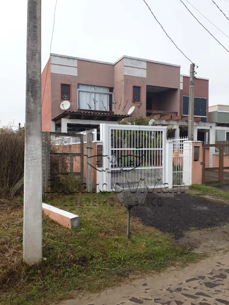 LOTE 001 - Casa número 01, situada na Rua Lagoa Vermelha, 2189