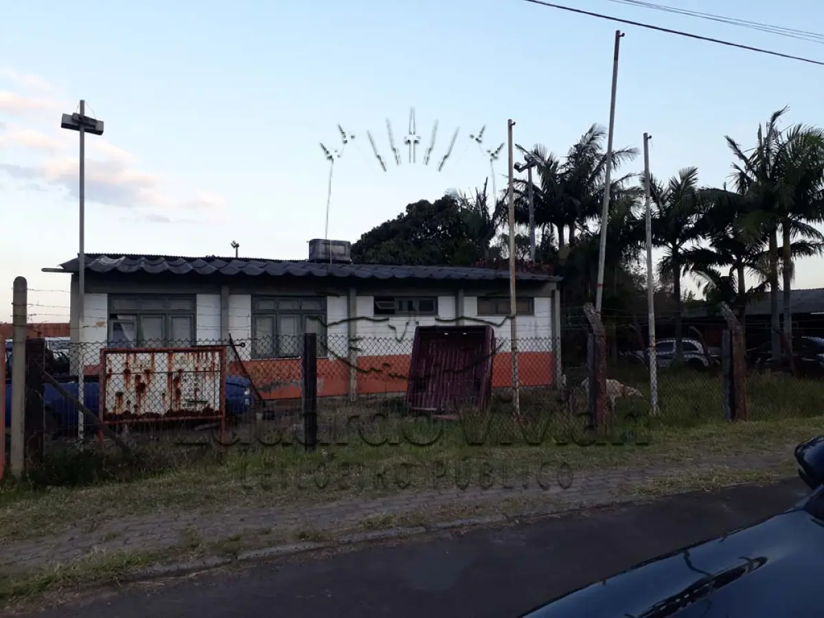 LOTE 001 - Em Terra de Areia, um imóvel com área de 3.385,70 m2 fazendo frente a BR 101, onde funcionou um deposito/venda de gás.