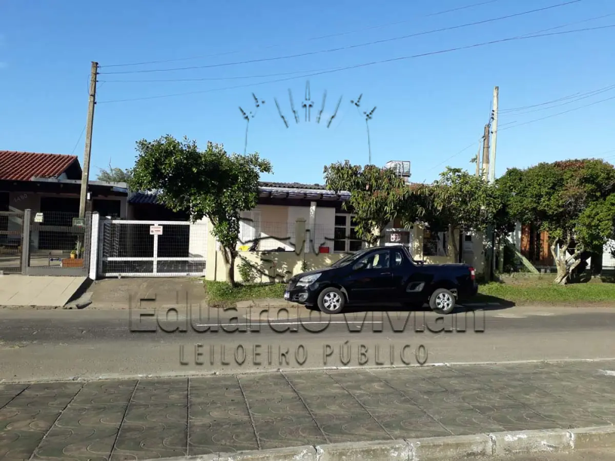 LOTE 004 - VENDA JUDICIAL DE RESIDÊNCIA EM ATLÂNTIDA SUL NA AV. ATLÂNTIDA, 1468.