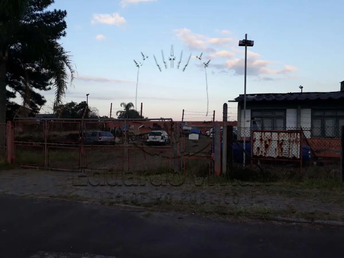 LOTE 001 - Em Terra de Areia, um imóvel com área de 3.385,70 m2 fazendo frente a BR 101, onde funcionou um deposito/venda de gás.