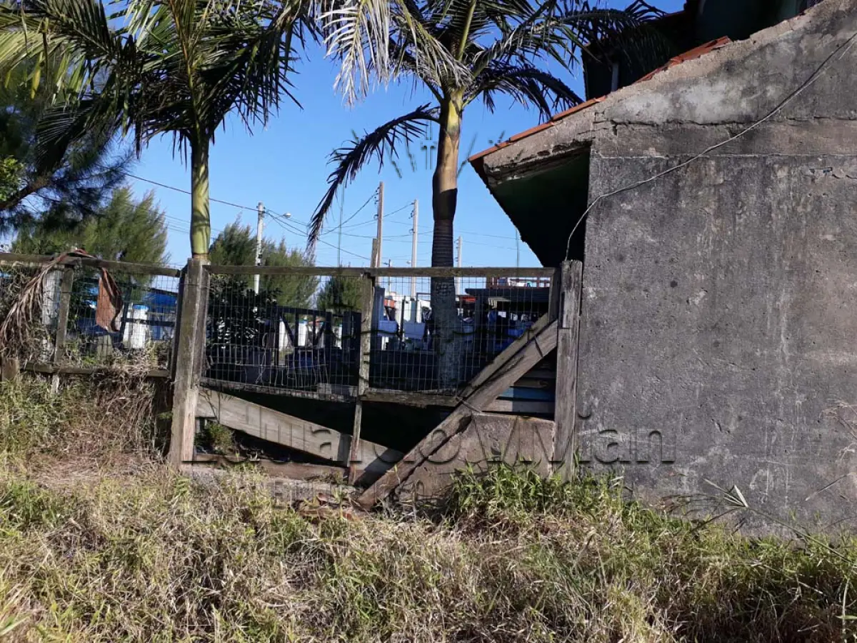LOTE 001 - Casa em Tramandai, na Rua Andrade Neves, 2250
