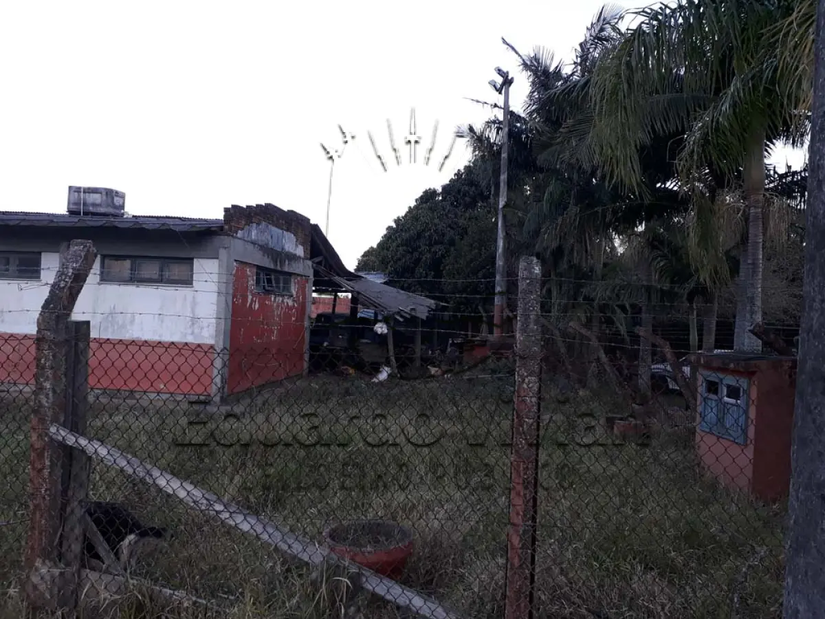 LOTE 001 - Em Terra de Areia, um imóvel com área de 3.385,70 m2 fazendo frente a BR 101, onde funcionou um deposito/venda de gás.