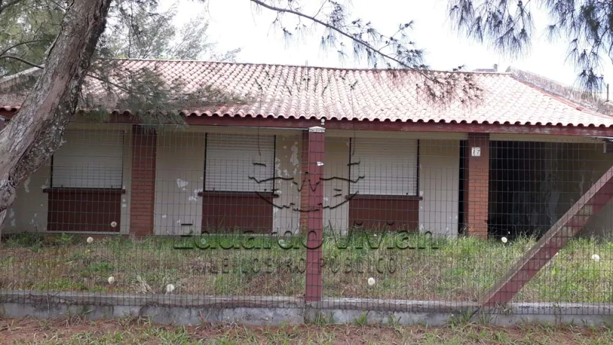 LOTE 001 - VENDA JUDICIAL DE RESIDÊNCIA EM ATLÂNTIDA SUL NA RUA ITAPEMA, 17.