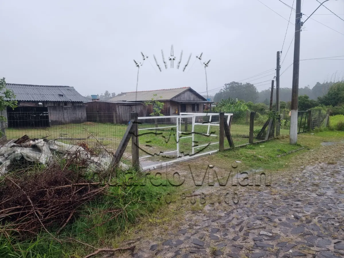 LOTE 001 - Em Tramandaí, no Loteamento Parque Emboaba, os lotes, 318, 319 e 320, da Quadra número 19, no Quarteirão formado pelas vias 01, 04, 05 (onde fazem frente) e 29, cada um com 300,00 m2, totalizando 900,00 m2.