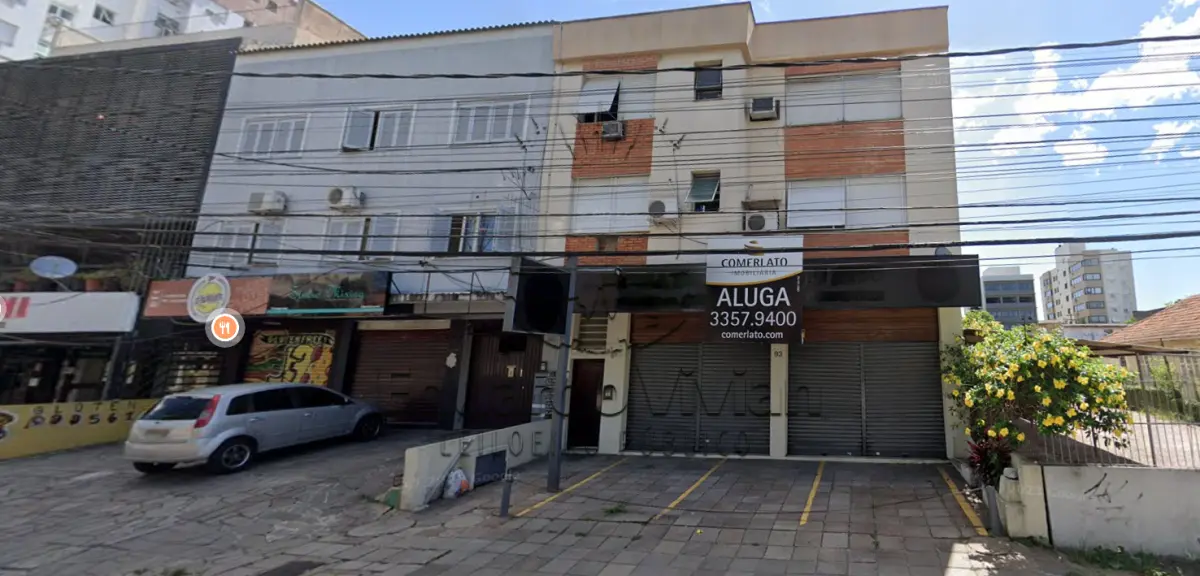 LOTE 001 - Em Porto Alegre, na Rua Itapeva, nº 97, o apartamento 301, no Bairro Passo da Areia.