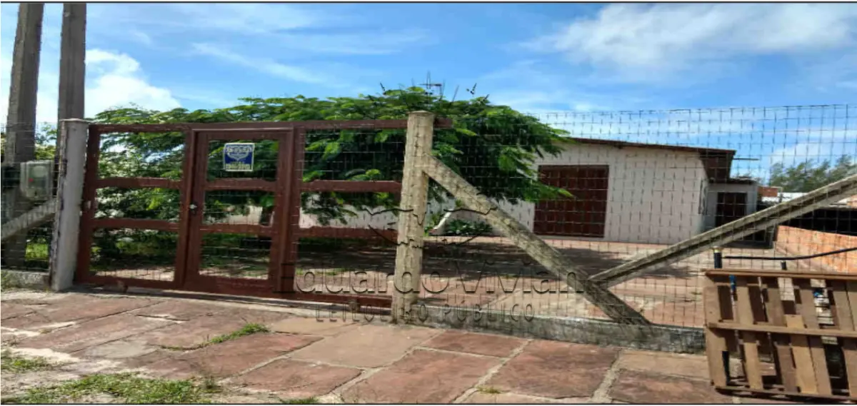 LOTE 001 - Uma Casa em Cidreira, na Rua Idalino Ferreira Fraga, (antiga Rua 06), nº 2056 e o respectivo Lote 07 da Quadra 92-B