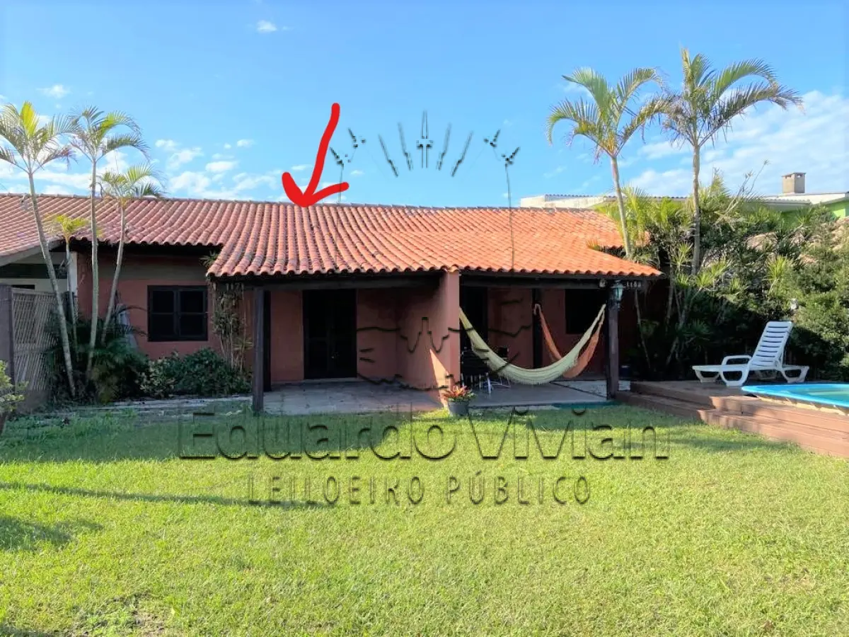 LOTE 001 - Em Imbé, os direitos que o executado possui sobre o imóvel localizado na Rua David Canabarro nº 1171, Casa 01.