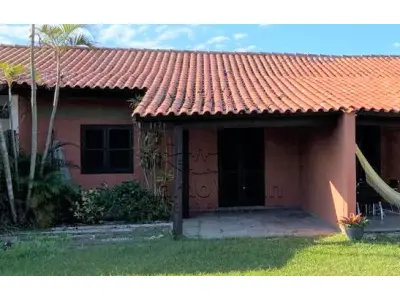 LOTE 001 - Em Imbé, os direitos que o executado possui sobre o imóvel localizado na Rua David Canabarro nº 1171, Casa 01.