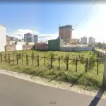 LOTE 001 - VENDA  PELA JUSTIÇA ESTADUAL DE UM TERRENO NA AV. BEIRA MAR EM TRAMANDAI, ESQUINA RUA DOM PEDRO II.