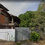 LOTE 01 - Venda Judicial de um terreno urbano com uma edificação, em fase de construção/acabamento, no Loteamento Vila Capri, Bairro Estancia Velha, sendo o lote 22 da Rua O 2, na Quadra 01. Há notícia de que a Rua 02 seria a atual Vista Alegre, tendo a casa o número 222