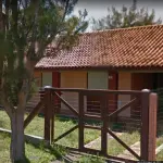 LOTE 001 - VENDA JUDICIAL DE RESIDÊNCIA EM ATLÂNTIDA SUL NA RUA ITAPEMA, 17.