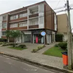 LOTE 001 - Em Atlântida, na Avenida Central, nº 241, no Edifício Netuno, o apartamento 04, matricula no RI de Capão da Canoa nº 20.282, no Bloco C.
