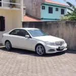 LOTE 001 - Veículo marca/modelo: I/M.BENZ C 180 CGI Ano/modelo: 2012/2012 Placa: KQK2569 Chassi: WDDGF4KW5CF940047 RENAVAM: 497454300.