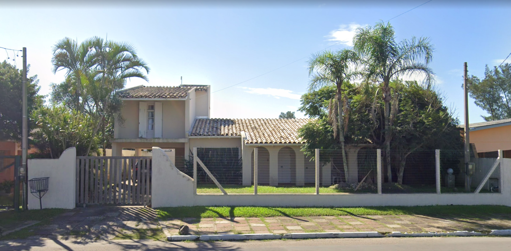 COMARCA DE TRAMANDAI - 3ª VARA CÍVEL - VENDA JUDICIAL DE RESIDÊNCIA EM IMBÉ NA AV. SANTA ROSA.